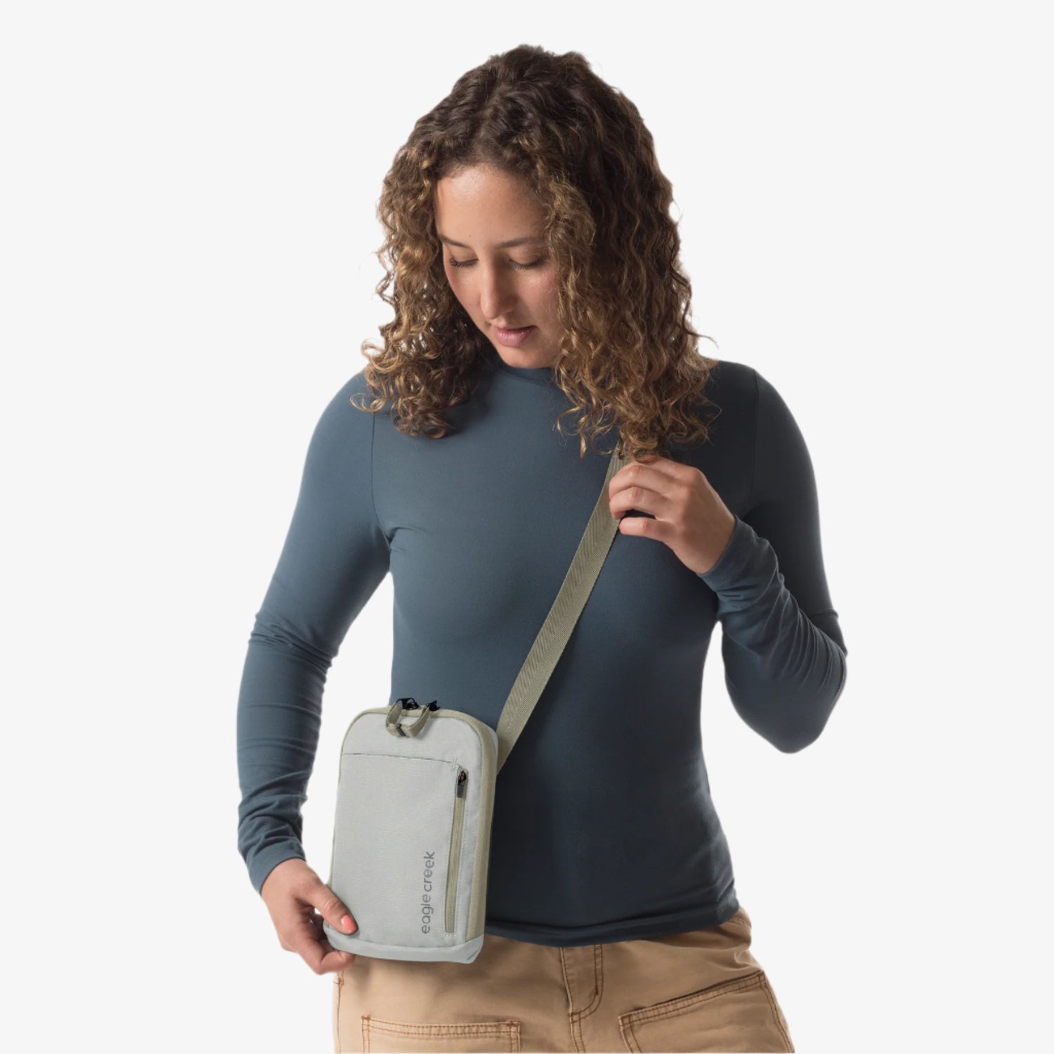 Crossbody Vertical Detail