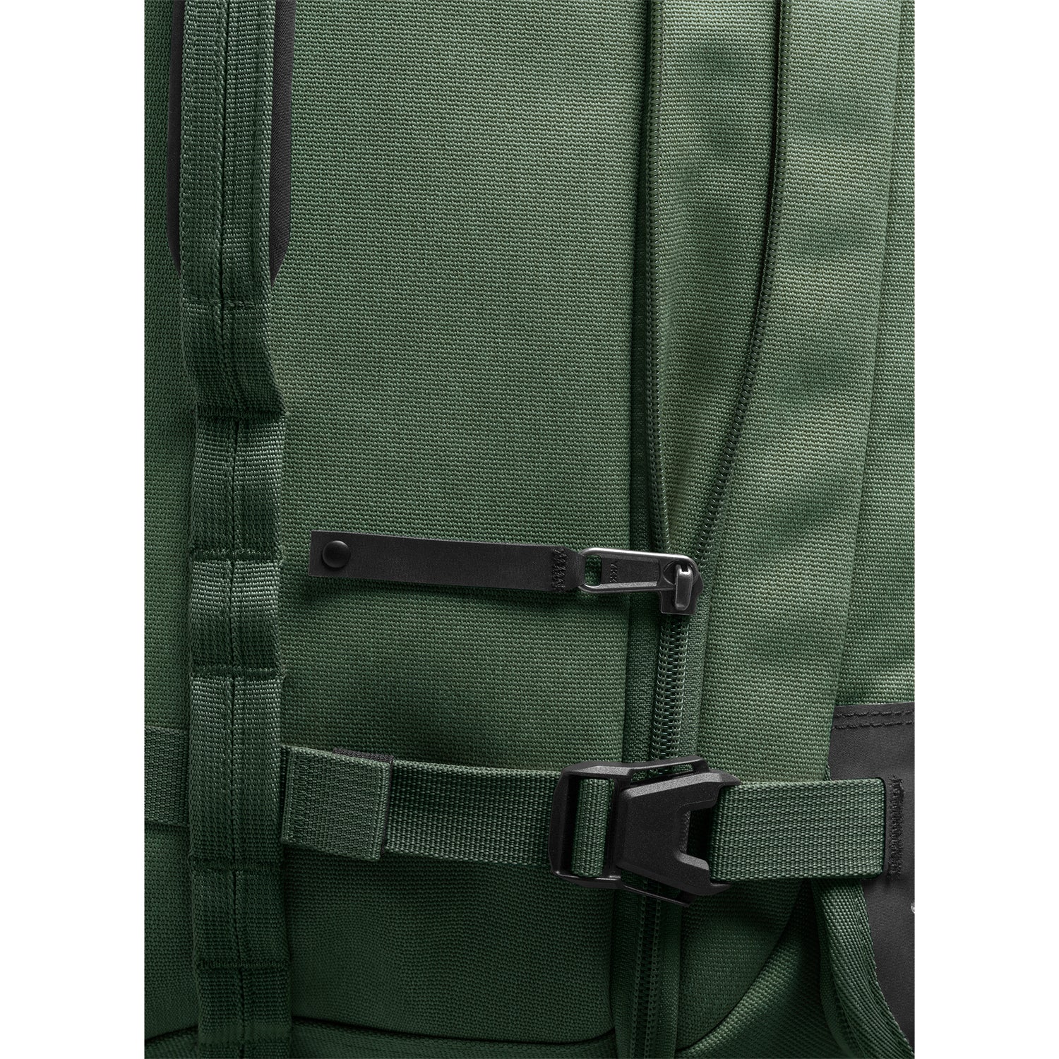 Luggage External Compression Detail